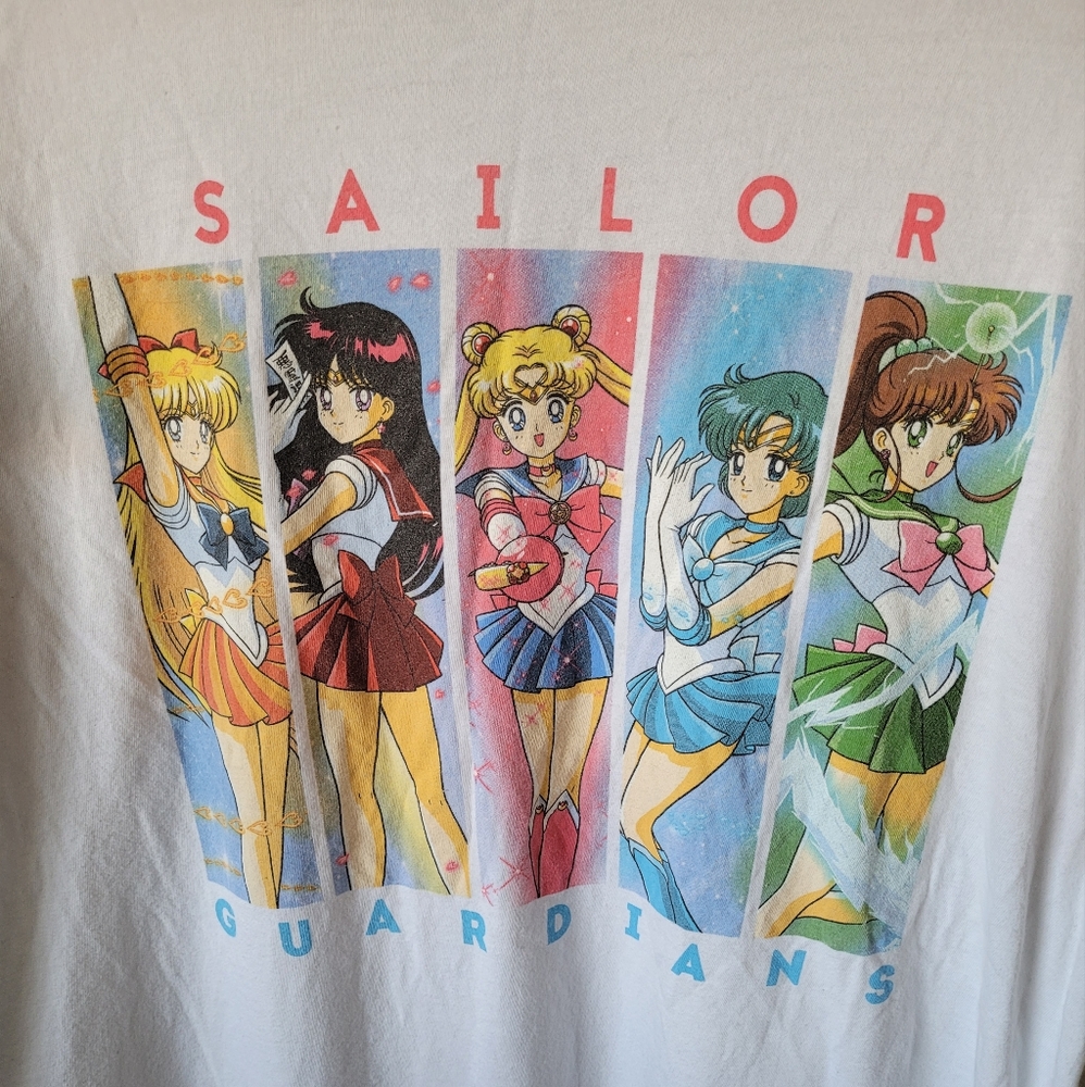 Torrid size 2 Sailor Moon white tshirt - Picture 2 of 4